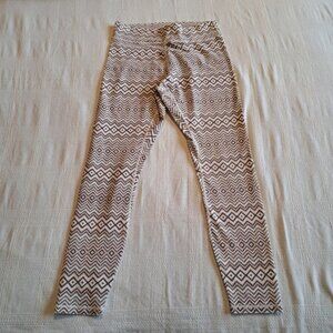 Ivory Ella women's size Medium zig zag & diamond patterned leggings